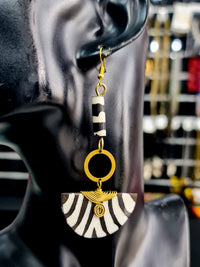 Ring-Spade Earrings